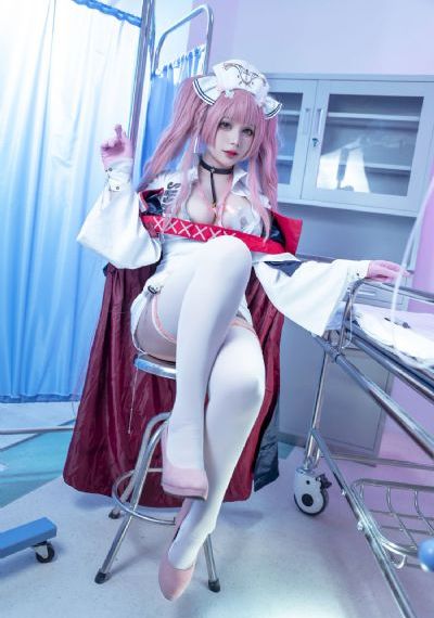帮女孩子换衣服的搞笑视频_BD国语手机在线看